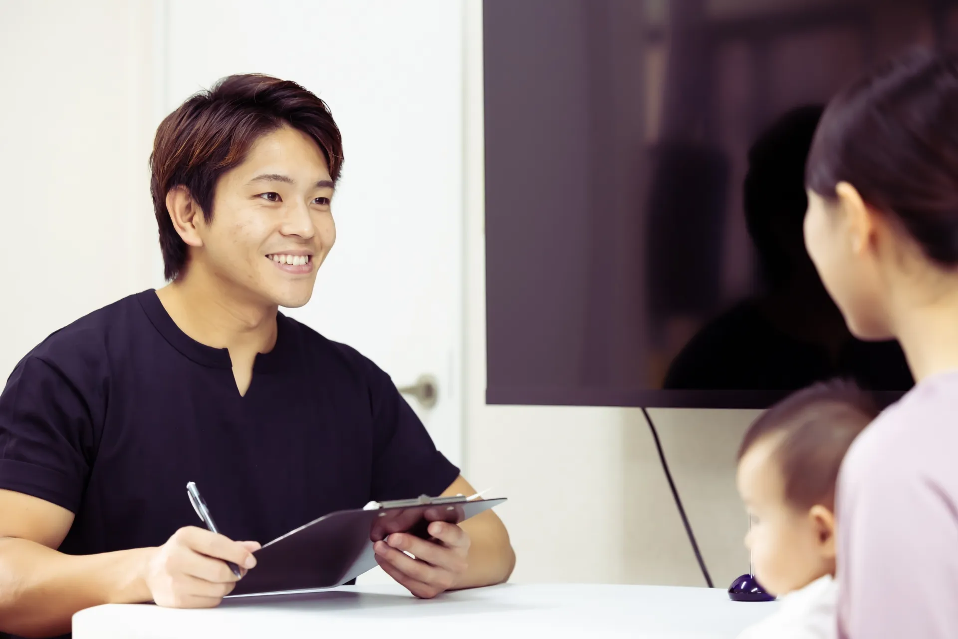 白山・本駒込のマシンピラティス×パーソナルジムSTAND TALLにて、お客様の悩みや目標をじっくり伺う無料カウンセリングの様子